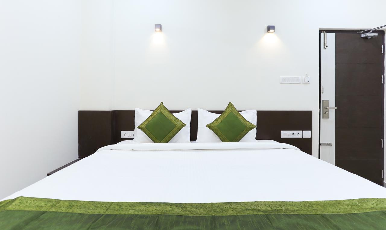 Majestic Inn Chennai Exterior photo