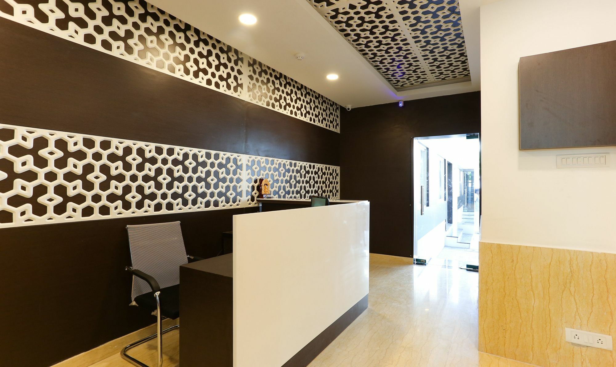 Majestic Inn Chennai Exterior photo