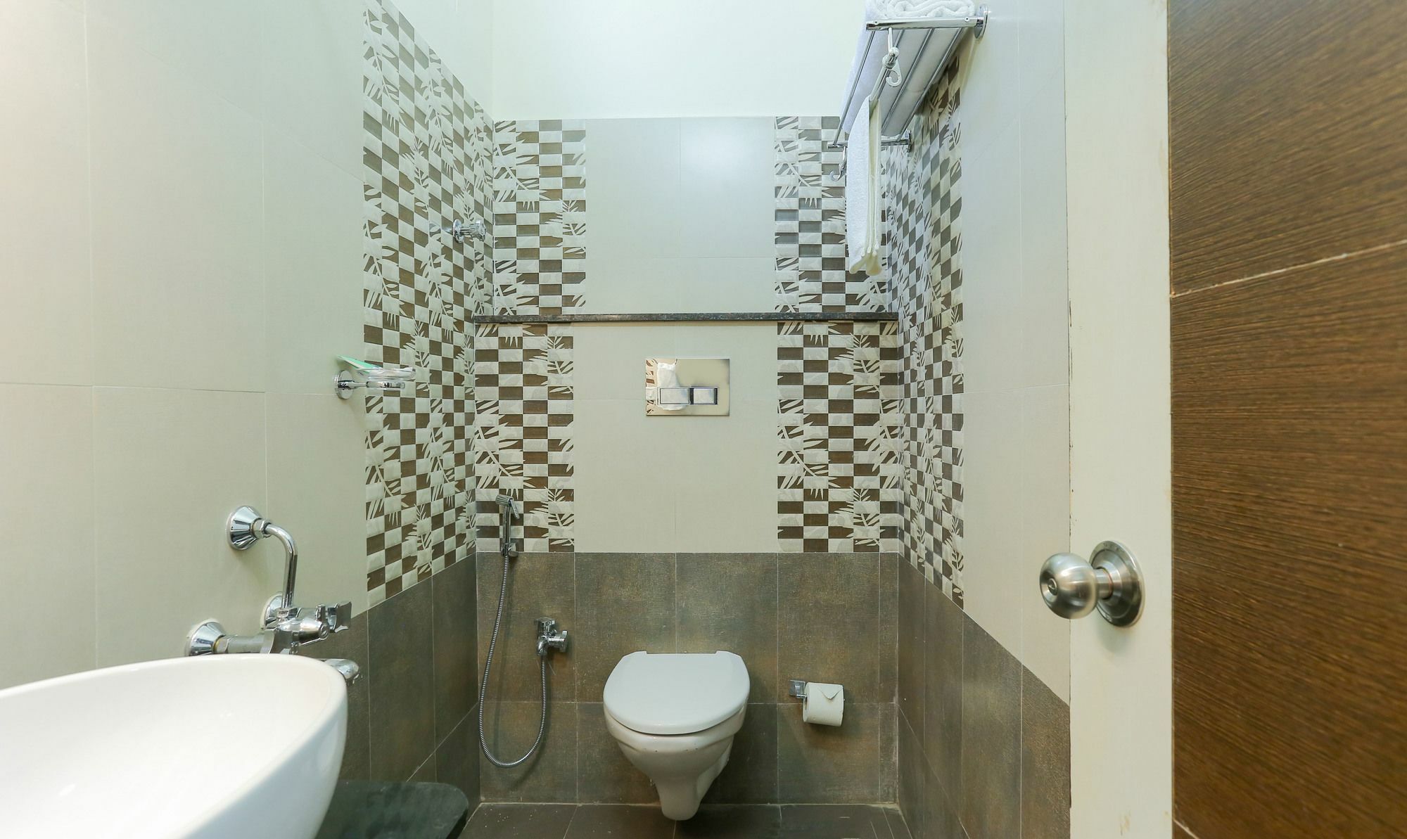Majestic Inn Chennai Exterior photo